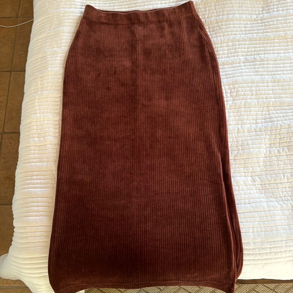 Elegant Brown Ribbed Skirt